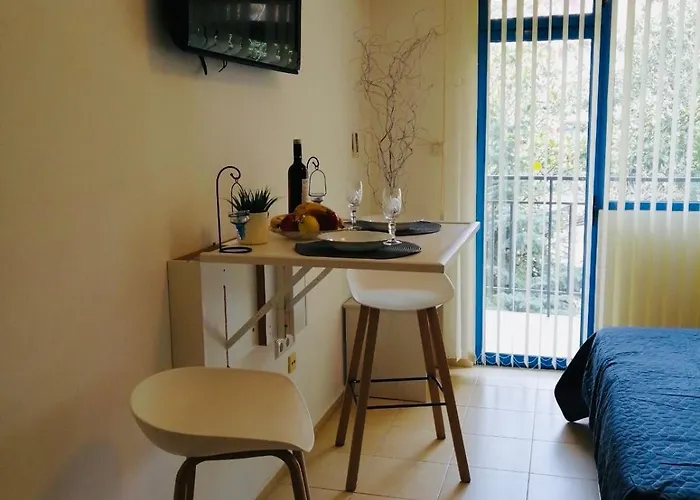 Jasmine A17 Cozy Sunny